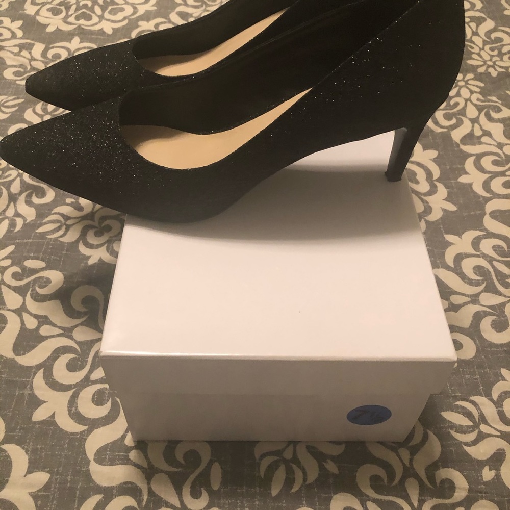 Nine West sparkle pump